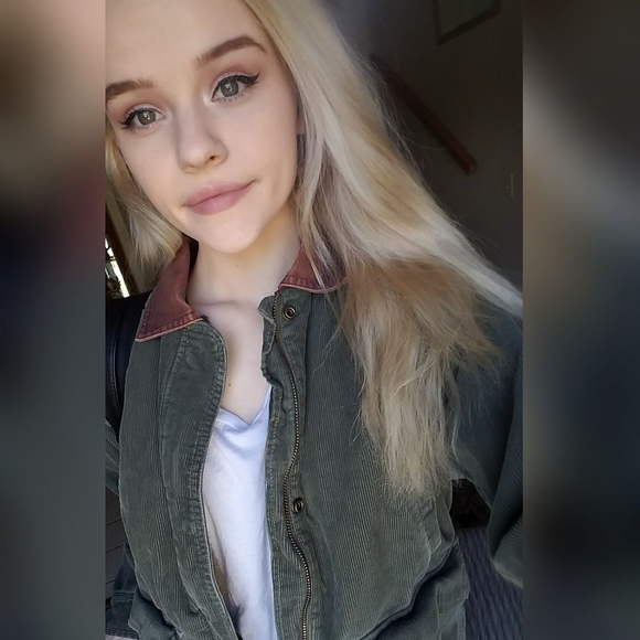 Meet your Posher, Elsa - Picture 1 of 1